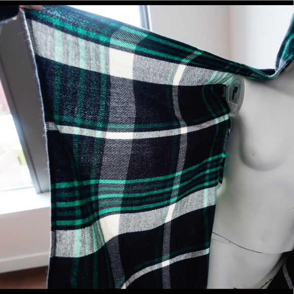 NWOT 💚💙 Urban Outfitters Plaid Hooded Poncho Wrap - O/S Navy Blue & Green - Picture 7 of 12